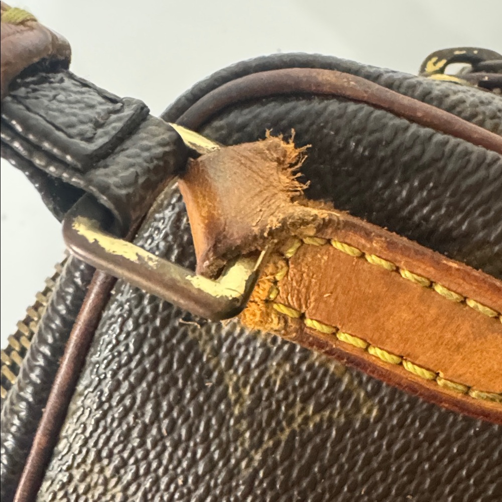 Louis Vuitton Pochette Marley Bandoulière – Monogram - tear near zipper & strap - Picture 15 of 15